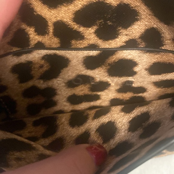 Trouvé leopard print small crossbody with gold chain. - Picture 8 of 10
